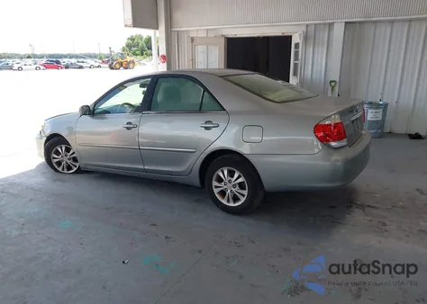 2006 Toyota Camry Le V6 z USA, uszkodzony, nr VIN 4T1BF32K56U623067